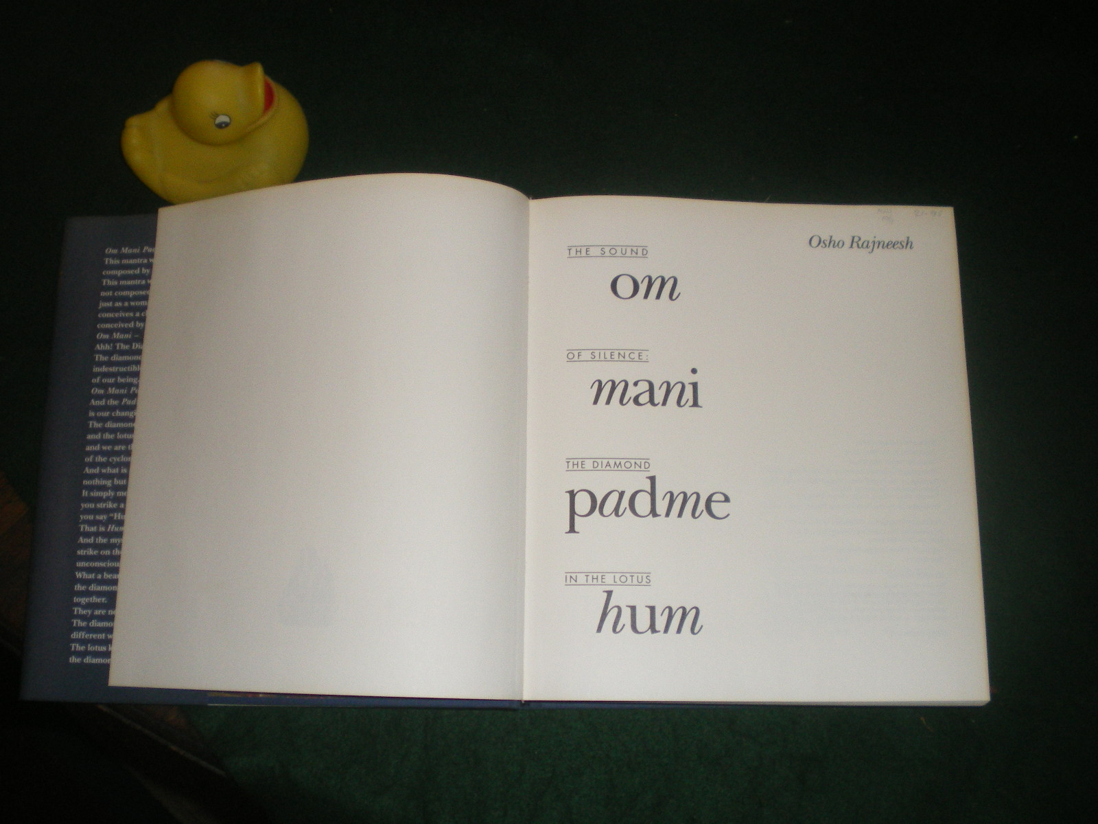 Om-Mani-Padme-Hum: The Diamond In The Lotus (1st edition) by Osho Rajneesh. The Rebel Publishing House, 1989 - Image 3
