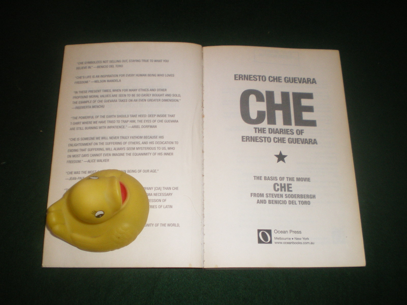 Ernesto 'Che' Guevara Autobiographical Paperbacks - Image 3