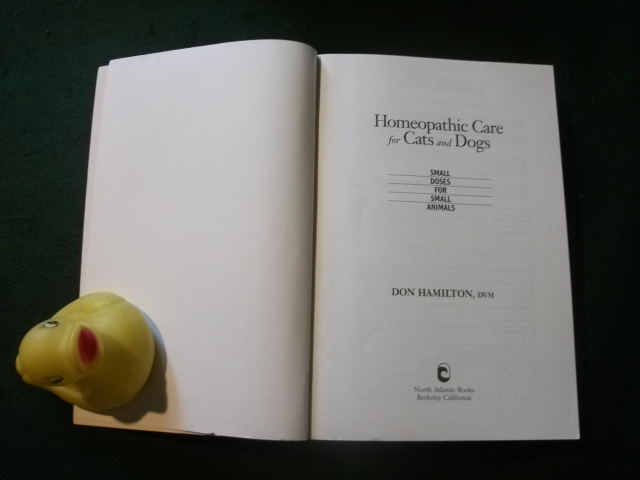 Homeopathic Care For Cats And Dogs: Small Doses For Small Animals (1st edition) by Don Hamilton. North Atlantic Books, 1999 - Image 3