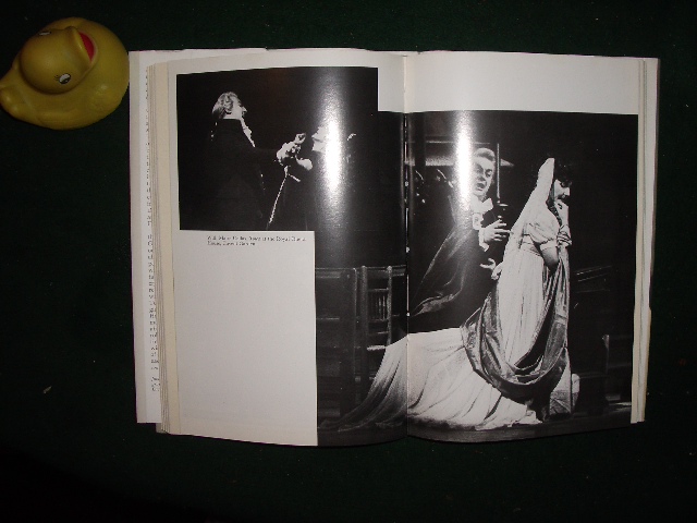 Tito Gobbi On His World Of Italian Opera (1st edition) by Tito Gobbi. Hamish Hamilton, 1984 - Image 4