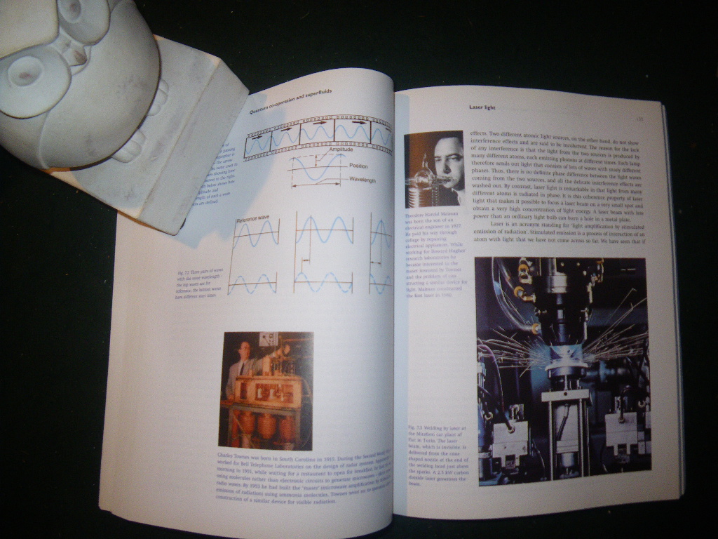 The New Quantum Universe (1st edition) by Tony Hey & Patrick Walters. Cambridge University Press, 2003 - Image 3