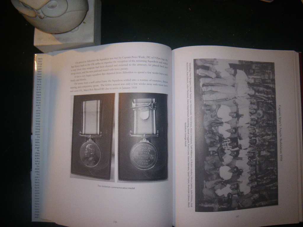 Airborne Engineers Fred Gray Immaculate signed copy - Image 4