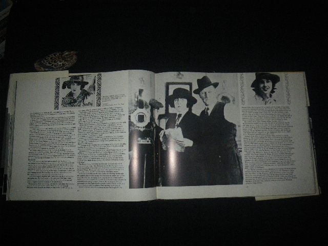 The Australian Screen: A Pictorial History Of Australian Film Making (1st edition) by Eric Reade. Lansdowne Press, 1975 - Image 4
